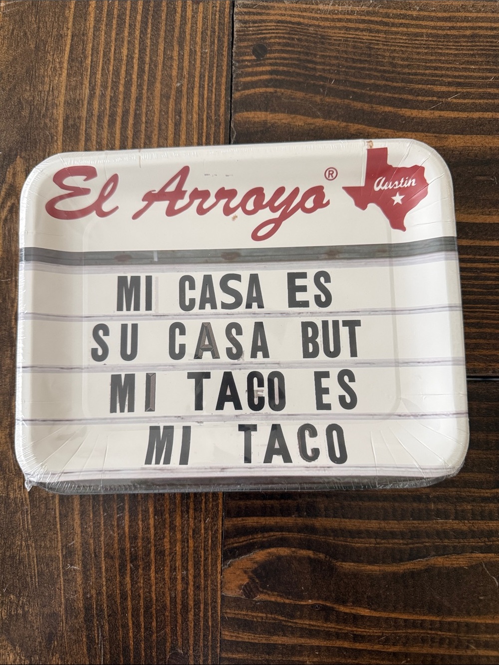 White & Red Paper Plates- 'Mi Casa Es' Design